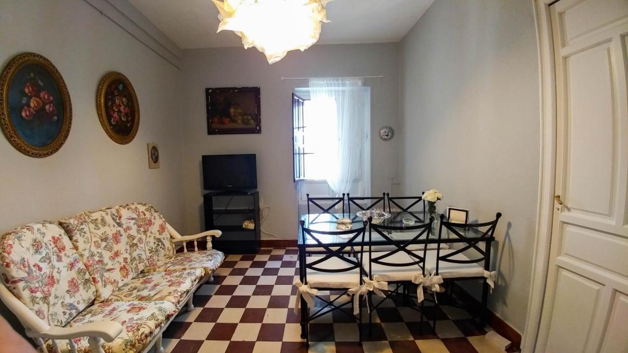 Apartamento Plaza De Dona Elvira 8 Seville Luaran gambar
